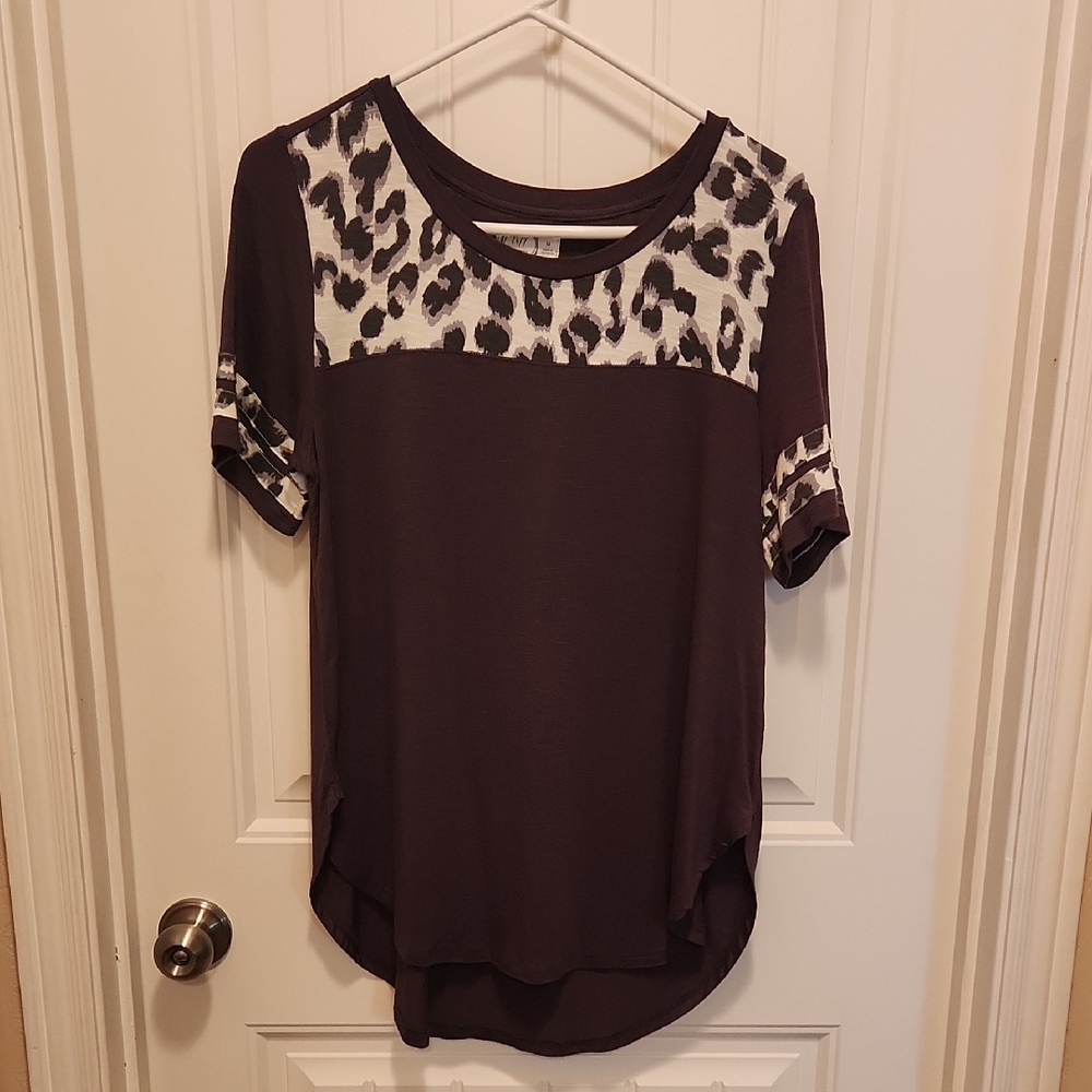 NWT Gray and White Leopard Accent Tee